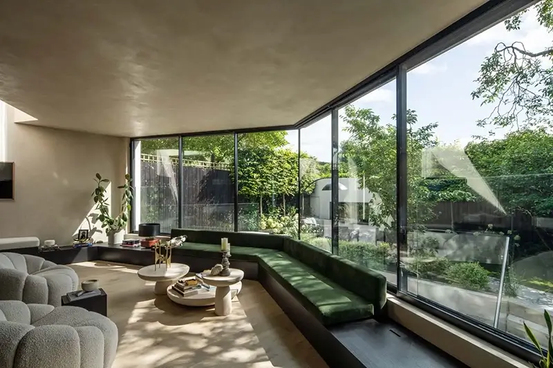 Meadow Grove, Barnes, SW13 &mdash; Living side view
