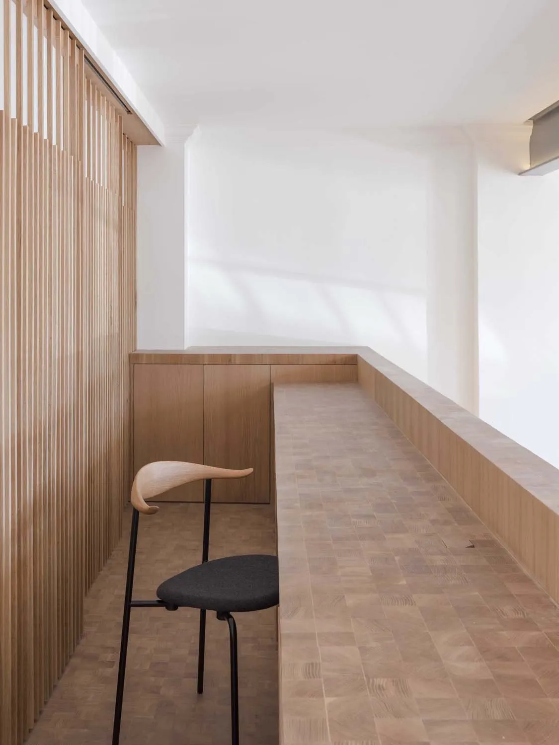 Apartment Block, Clerkenwell, EC1 &mdash; Desk and chair