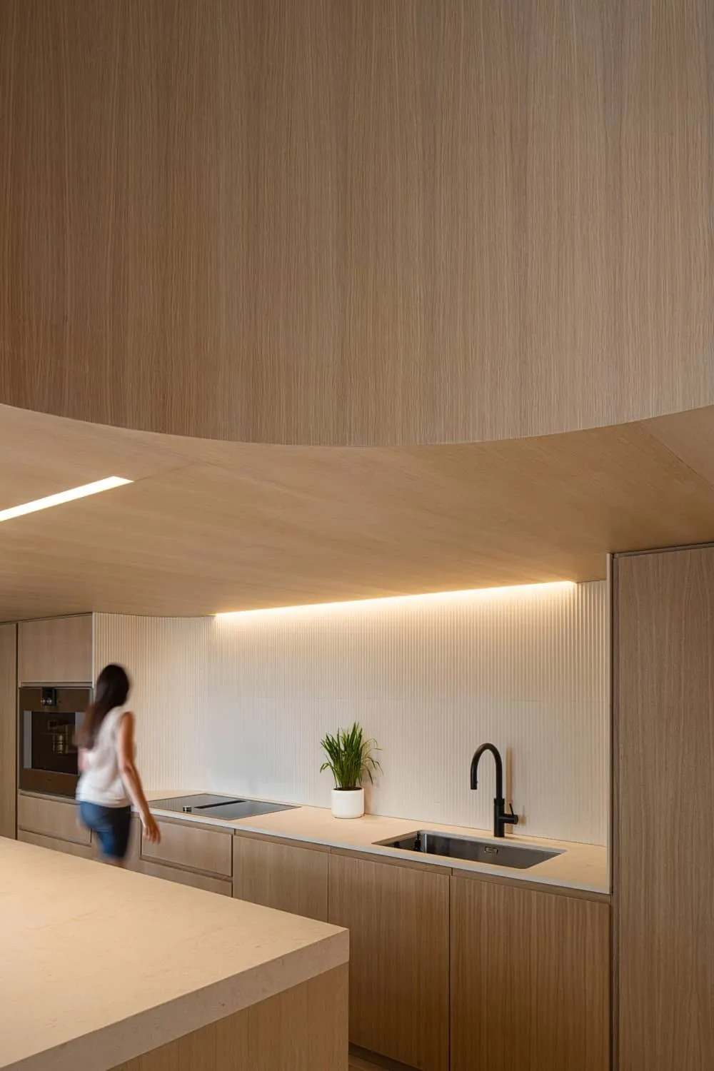 Arch Study, Notting Hill, W11 &mdash; Arch study curved timber mezzanine