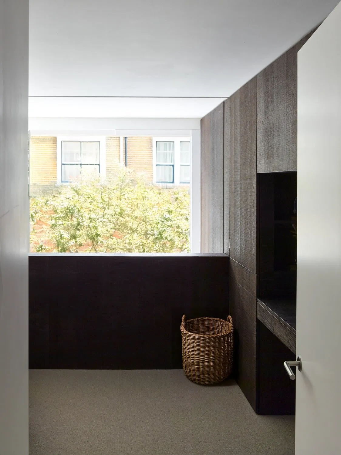 Capablanca House, Barnsbury, N1 &mdash; Office desk