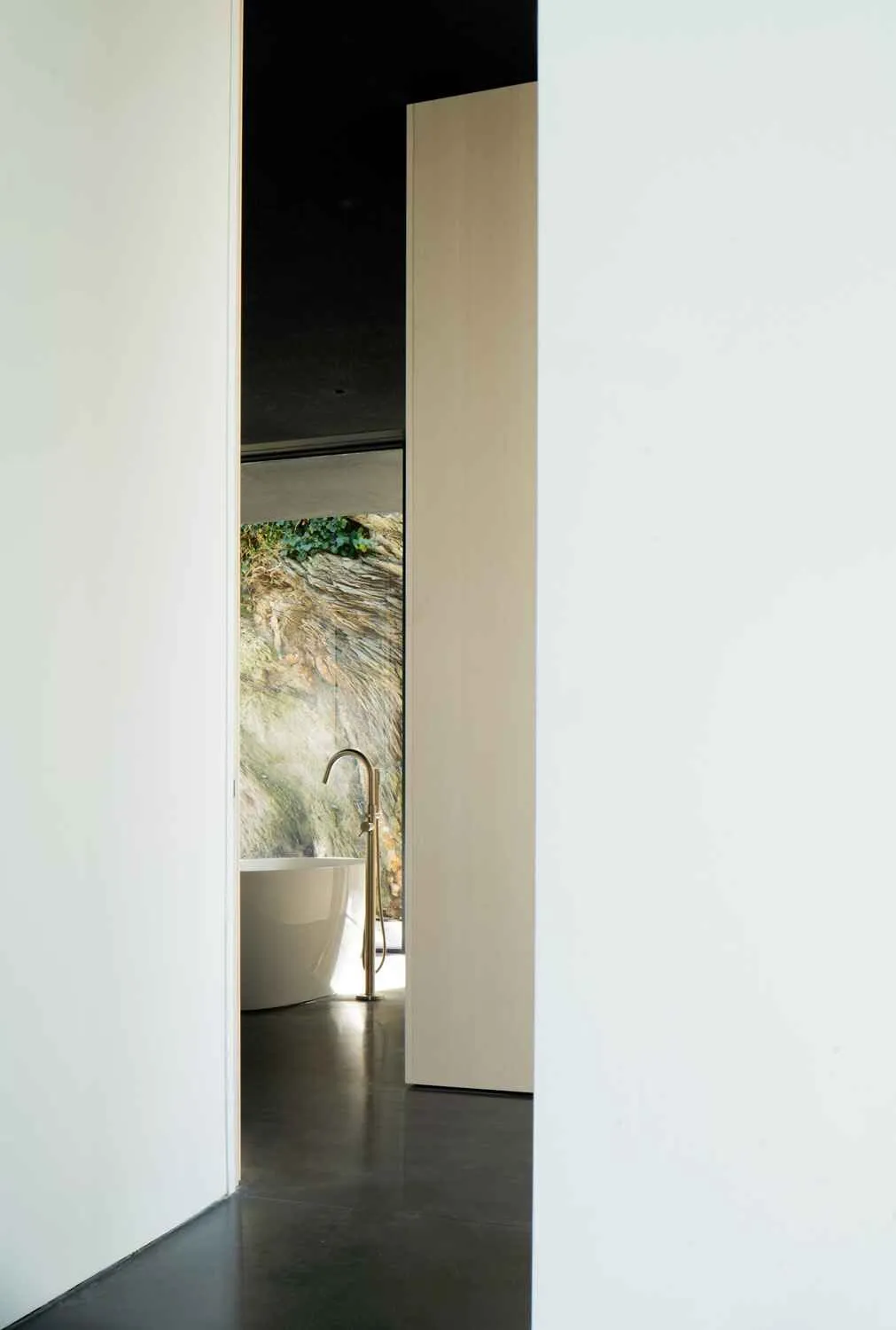 Cove Ridge, North Devon coast &mdash; Bathroom and quarry