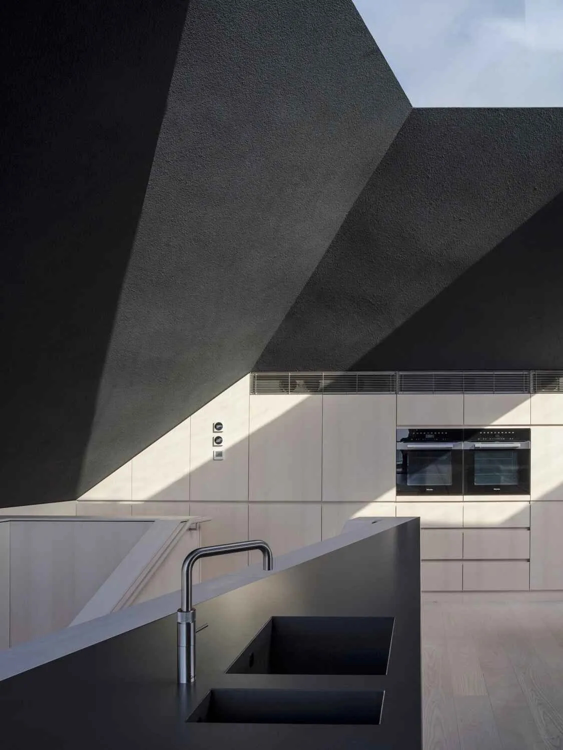 Cove Ridge, North Devon coast &mdash; Kitchen and rooflight