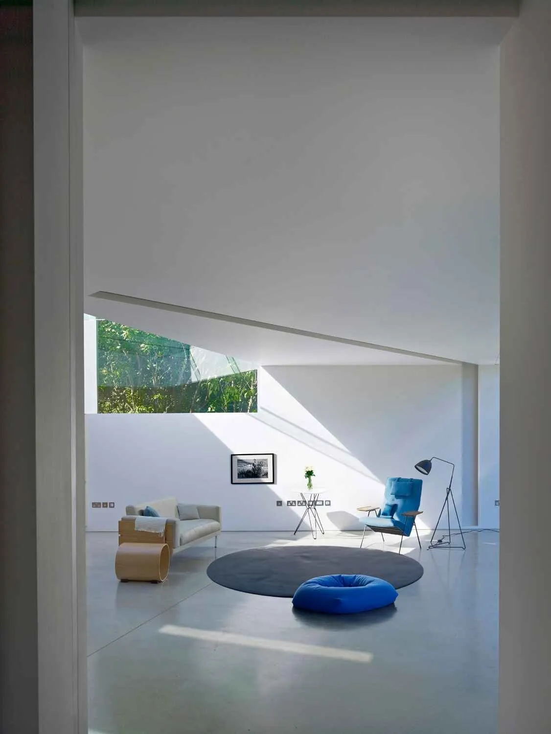 Folded House, Islington, N1 &mdash; Living room in light