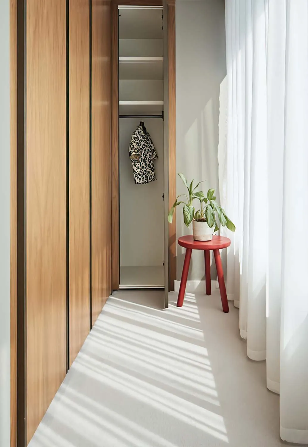 Helios House, White City, W12 &mdash; Helios house closet