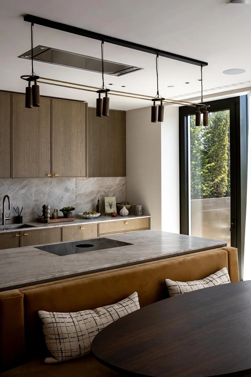 Holland Park Penthouse, Kensington &mdash; dining, banquette bench seating