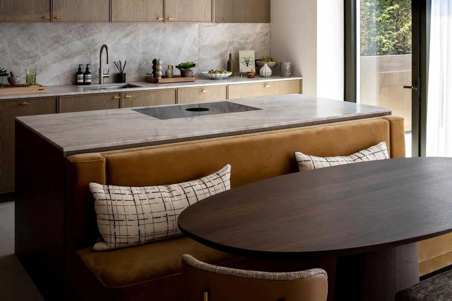 Holland Park Penthouse, Kensington &mdash; dining, banquette and table view