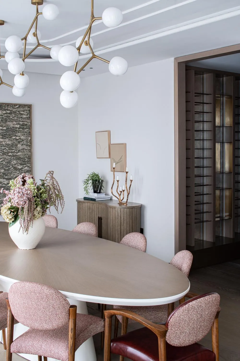 Holland Park Penthouse, Kensington &mdash; dining room, round table with pink chairs