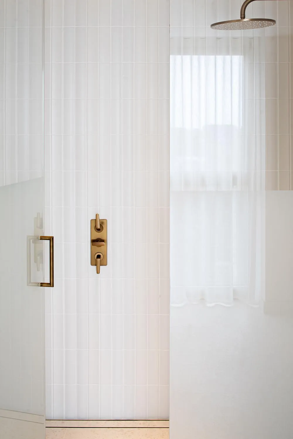 Holland Park Penthouse, Kensington &mdash; fluted glass door detail