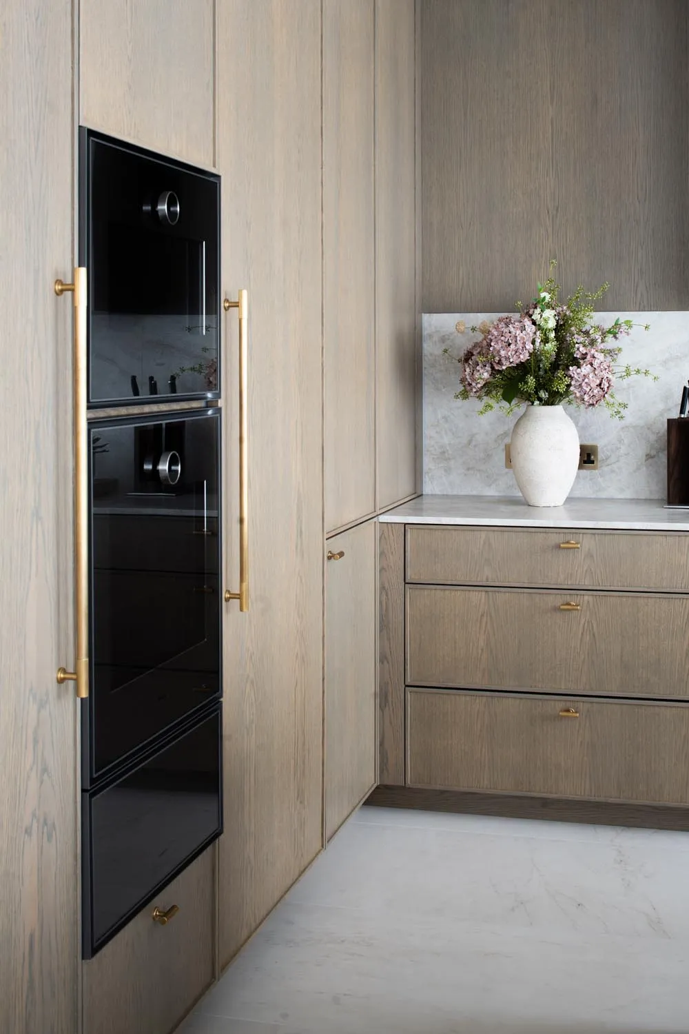 Holland Park Penthouse, Kensington &mdash; kitchen, integrated ovens