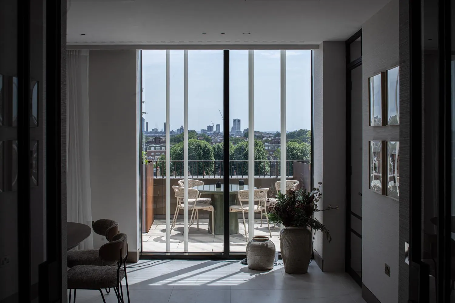 Holland Park Penthouse, Kensington &mdash; living room, doors to terrace