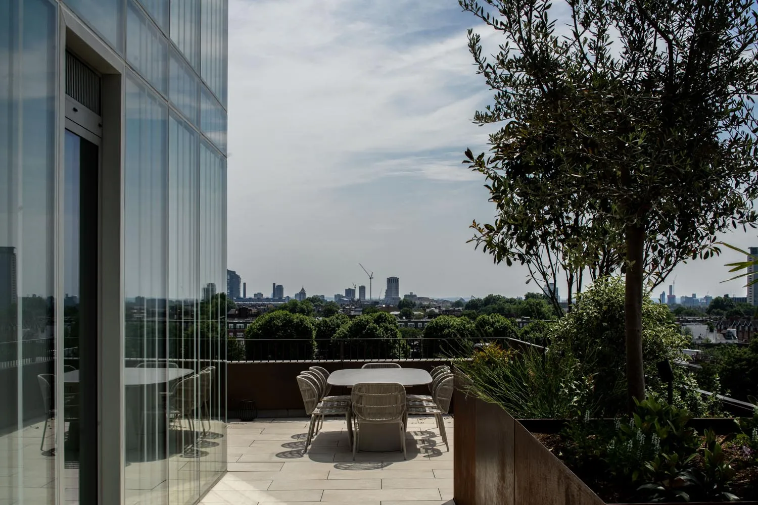Holland Park Penthouse, Kensington &mdash; terrace, planting and tree view
