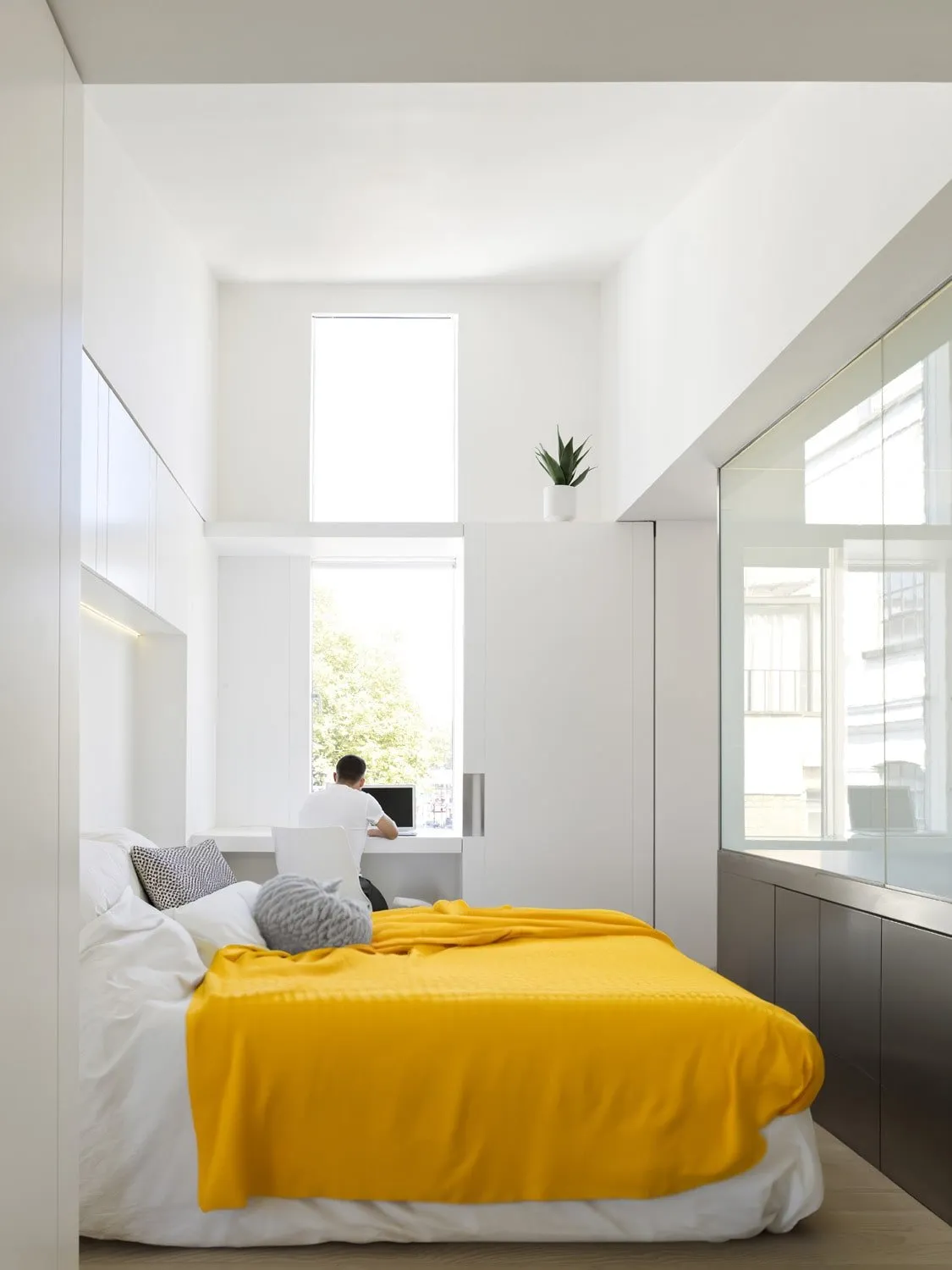 Island Home, Shoreditch, N1 &mdash; Bedroom and tall window