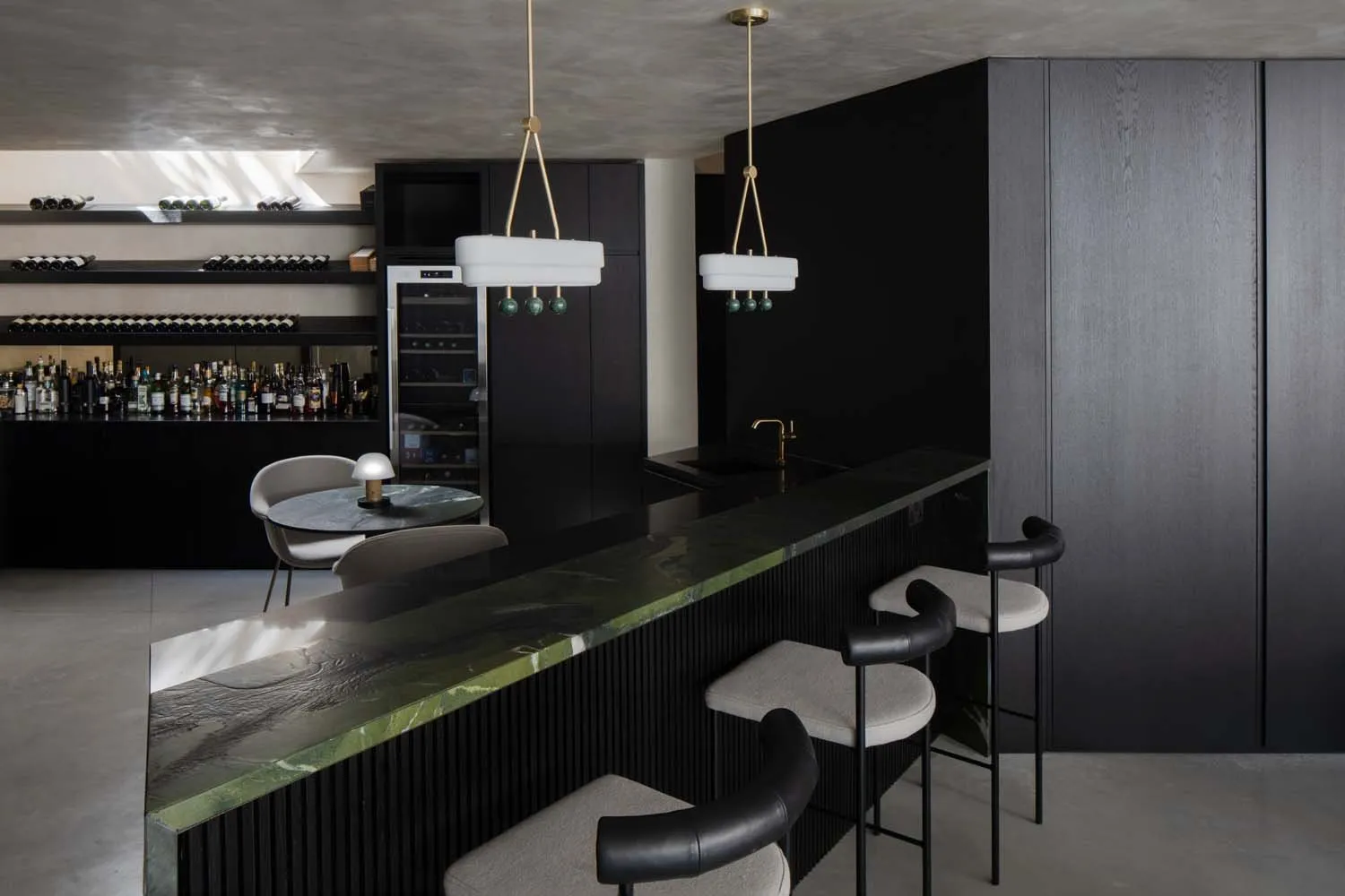 Meadow Grove, Barnes, SW13 &mdash; Bar counter