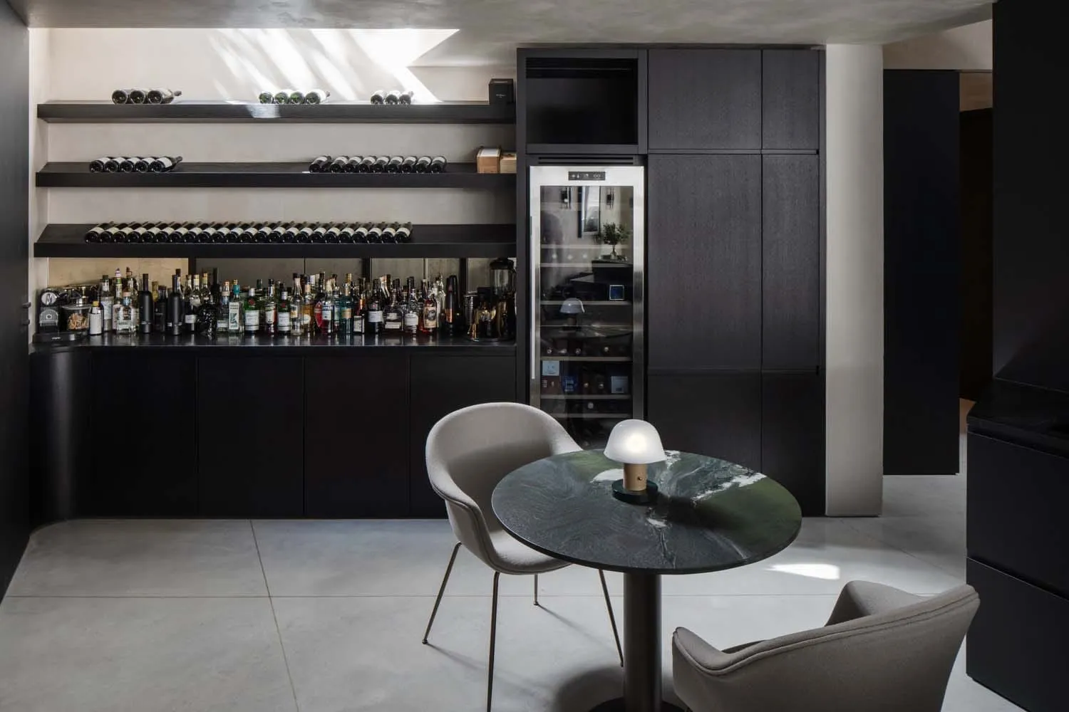 Meadow Grove, Barnes, SW13 &mdash; Bar table