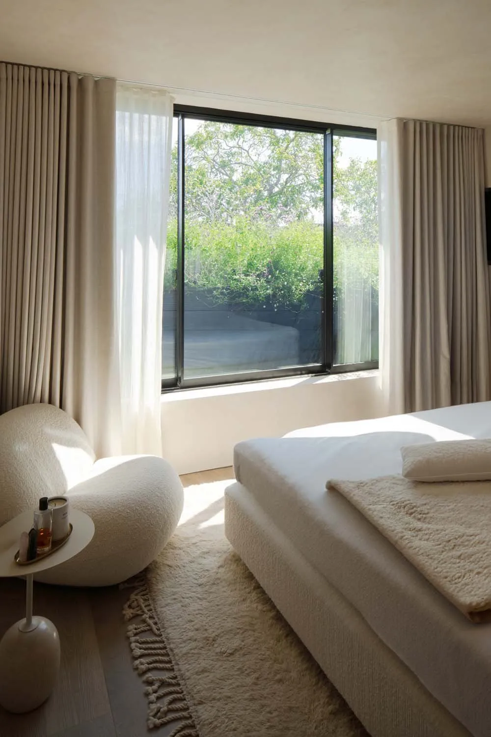 Meadow Grove, Barnes, SW13 &mdash; Bedroom window light