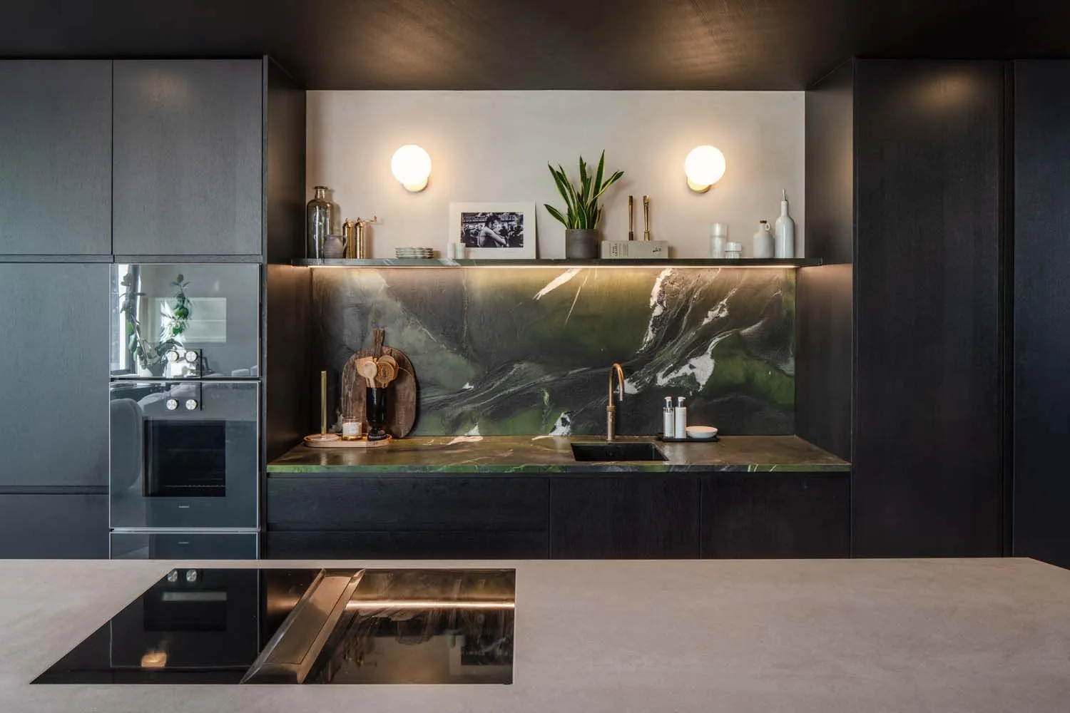 Meadow Grove, Barnes, SW13 &mdash; Counter and hob