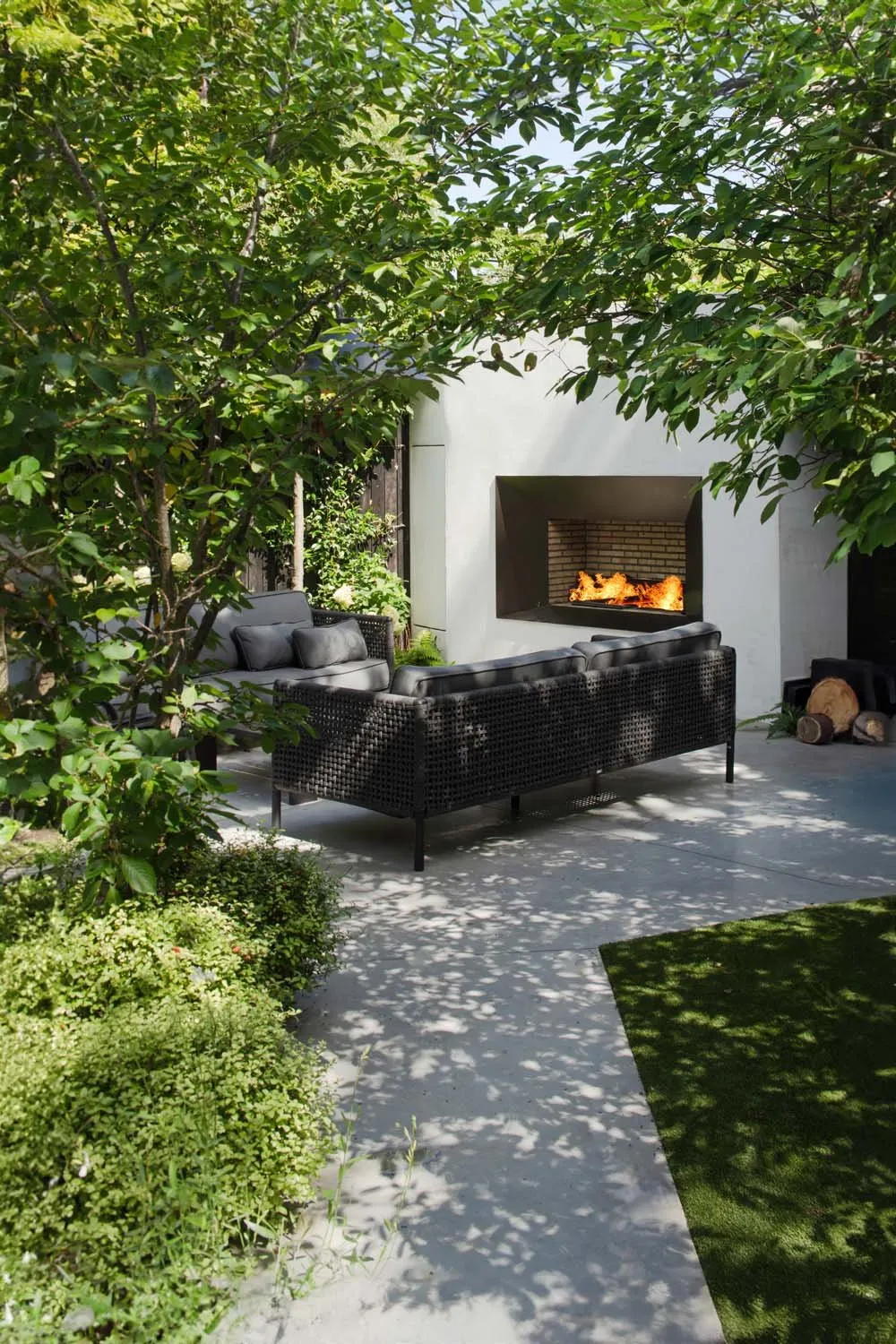 Meadow Grove, Barnes, SW13 &mdash; Garden sitting area