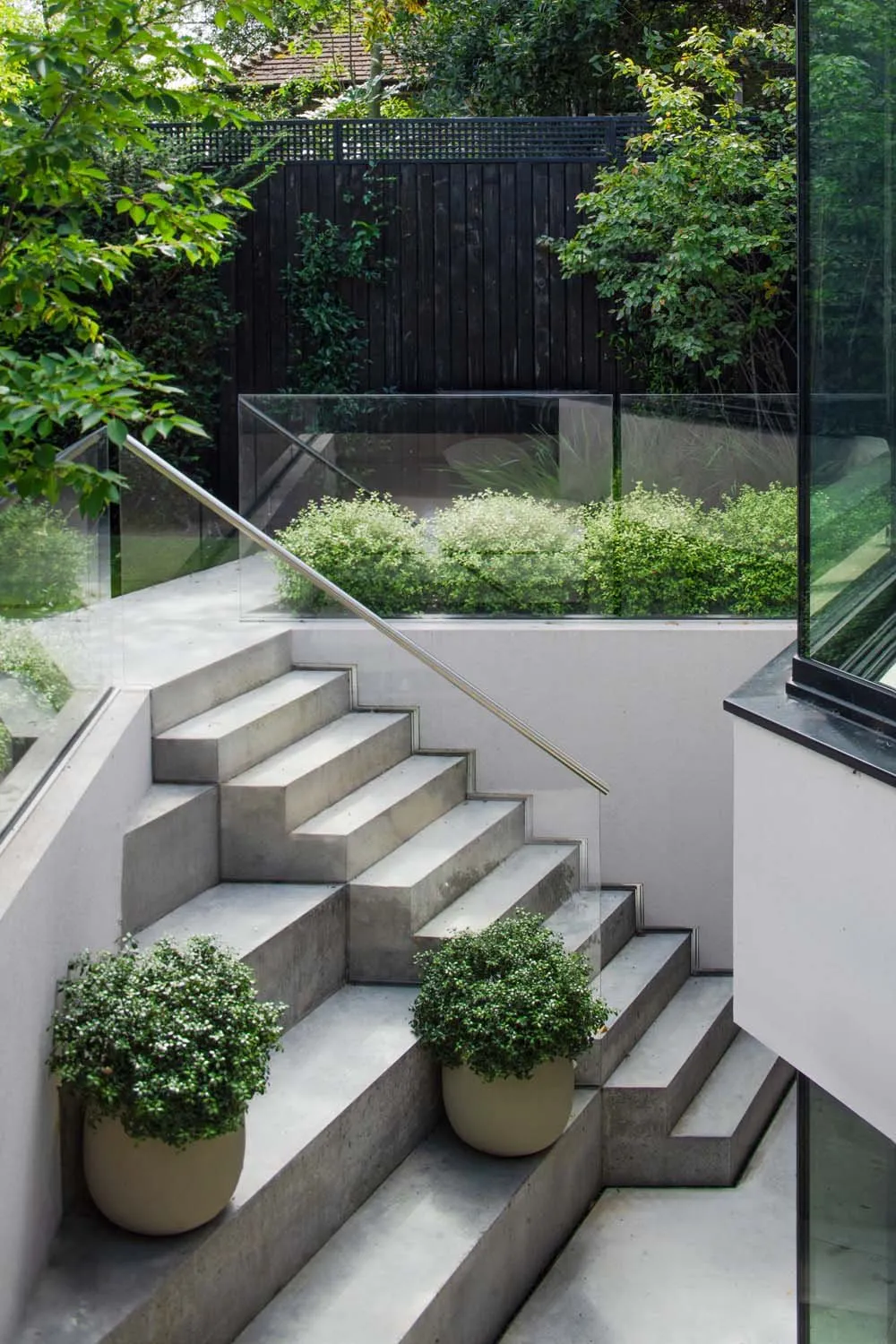 Meadow Grove, Barnes, SW13 &mdash; Garden stairs