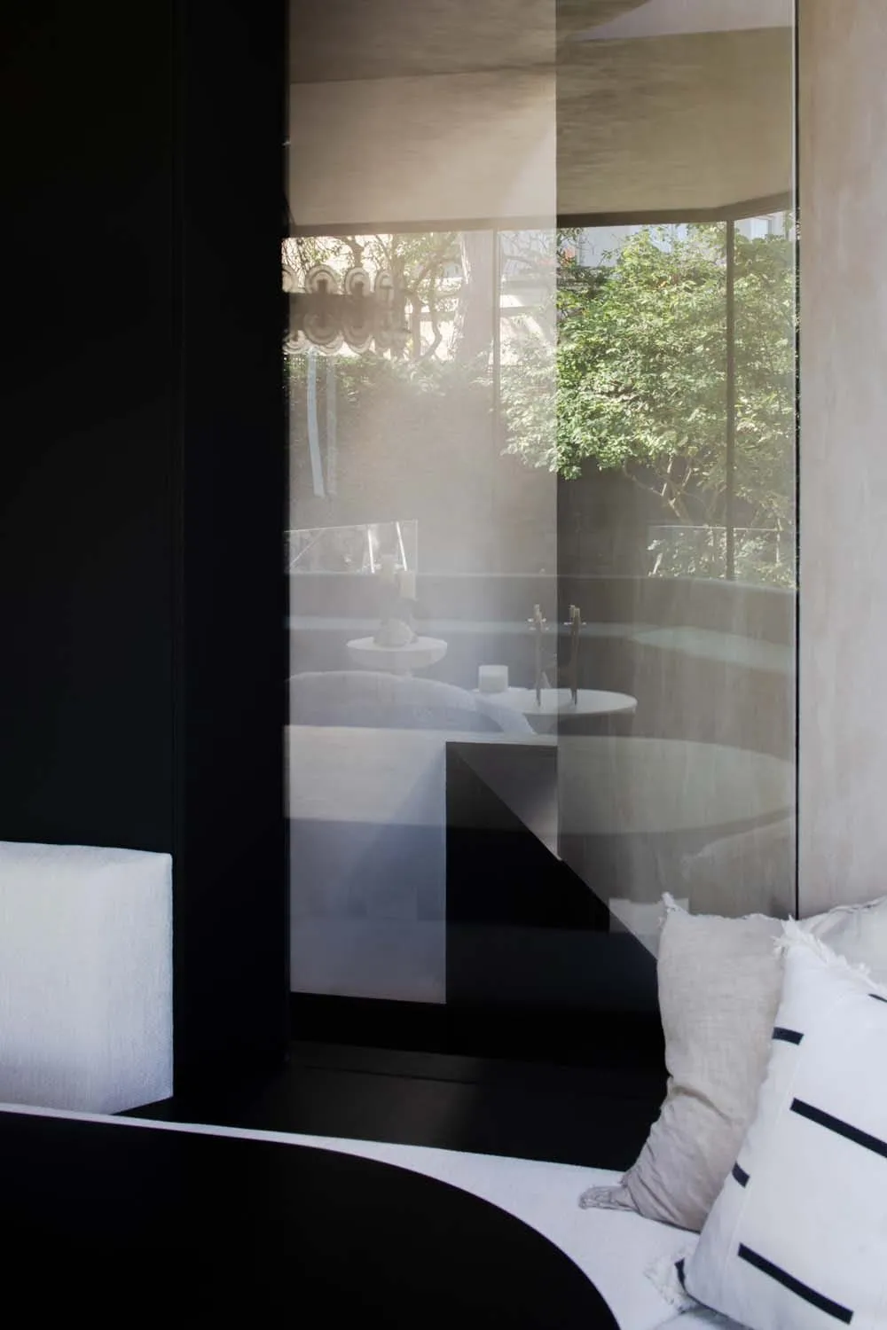 Meadow Grove, Barnes, SW13 &mdash; Glass reflection