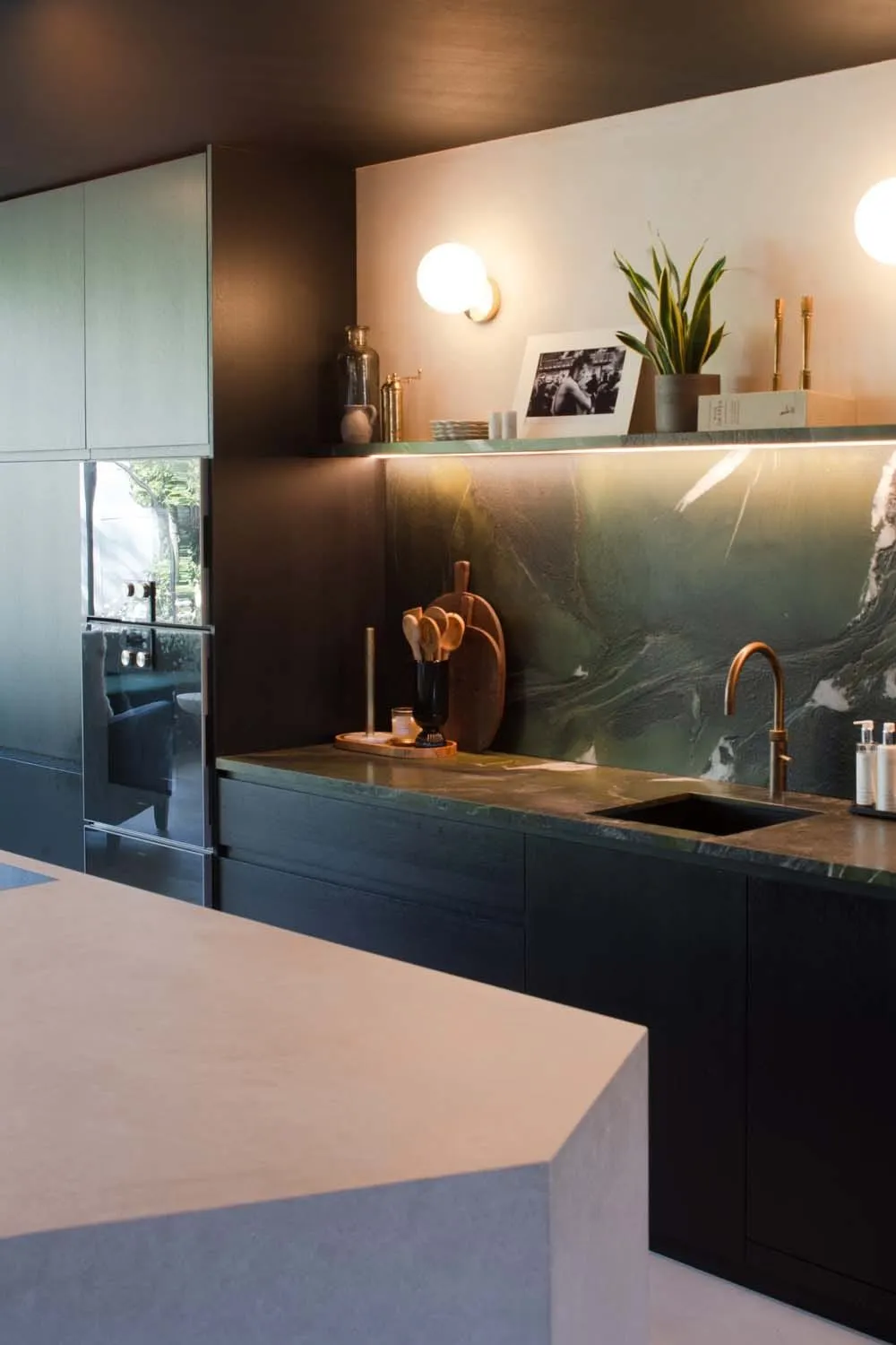 Meadow Grove, Barnes, SW13 &mdash; Kitchen back wall