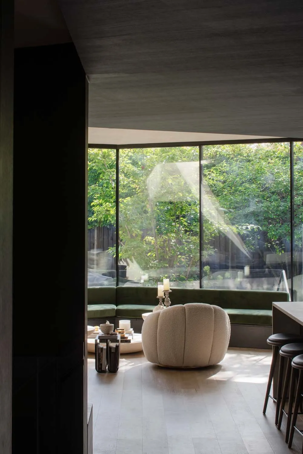 Meadow Grove, Barnes, SW13 &mdash; Living narrow view