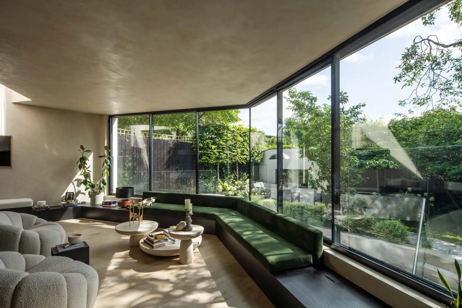 Meadow Grove, Barnes, SW13 &mdash; Living side view