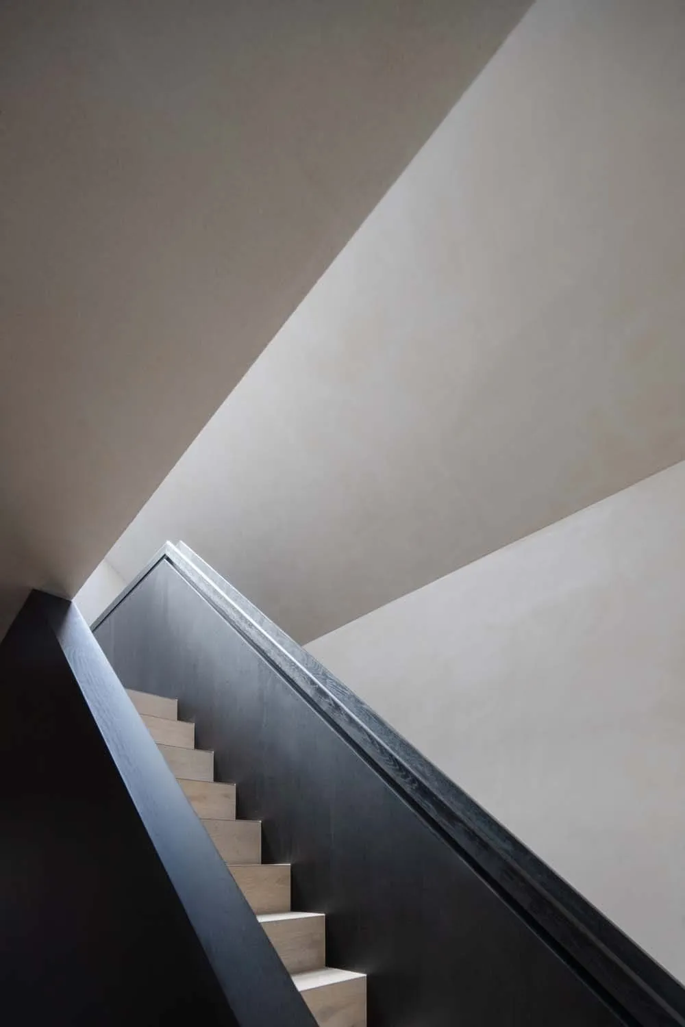 Meadow Grove, Barnes, SW13 &mdash; Stairs light above