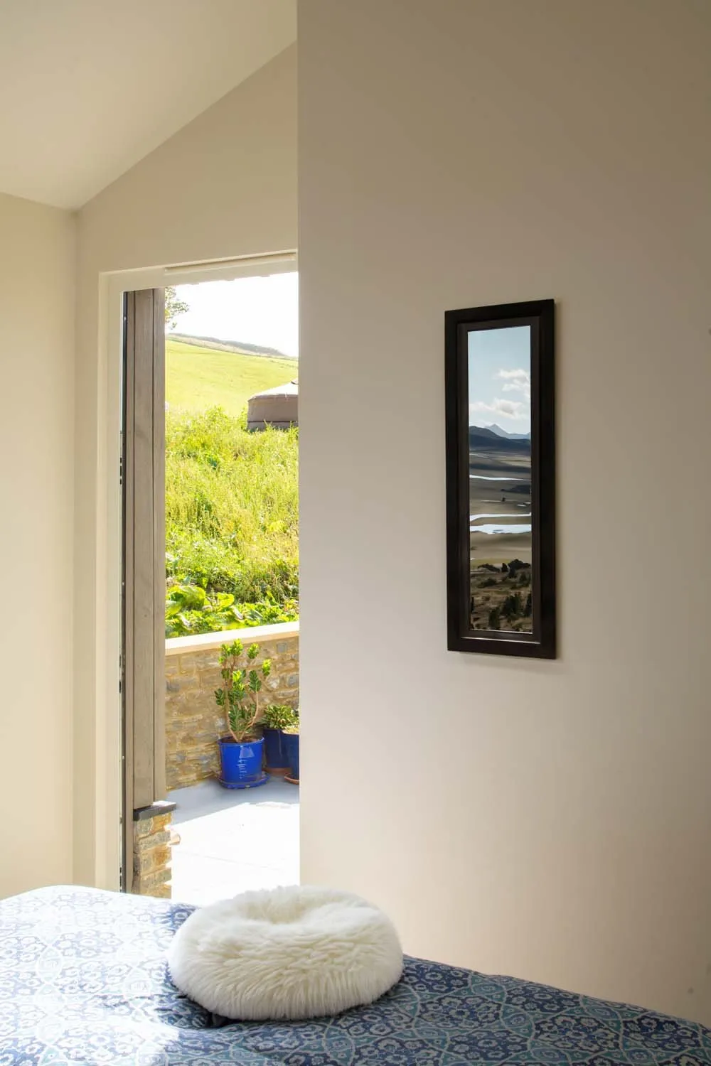 Modern Barn, Dorset, Jurassic Coast &mdash; Bedroom open door