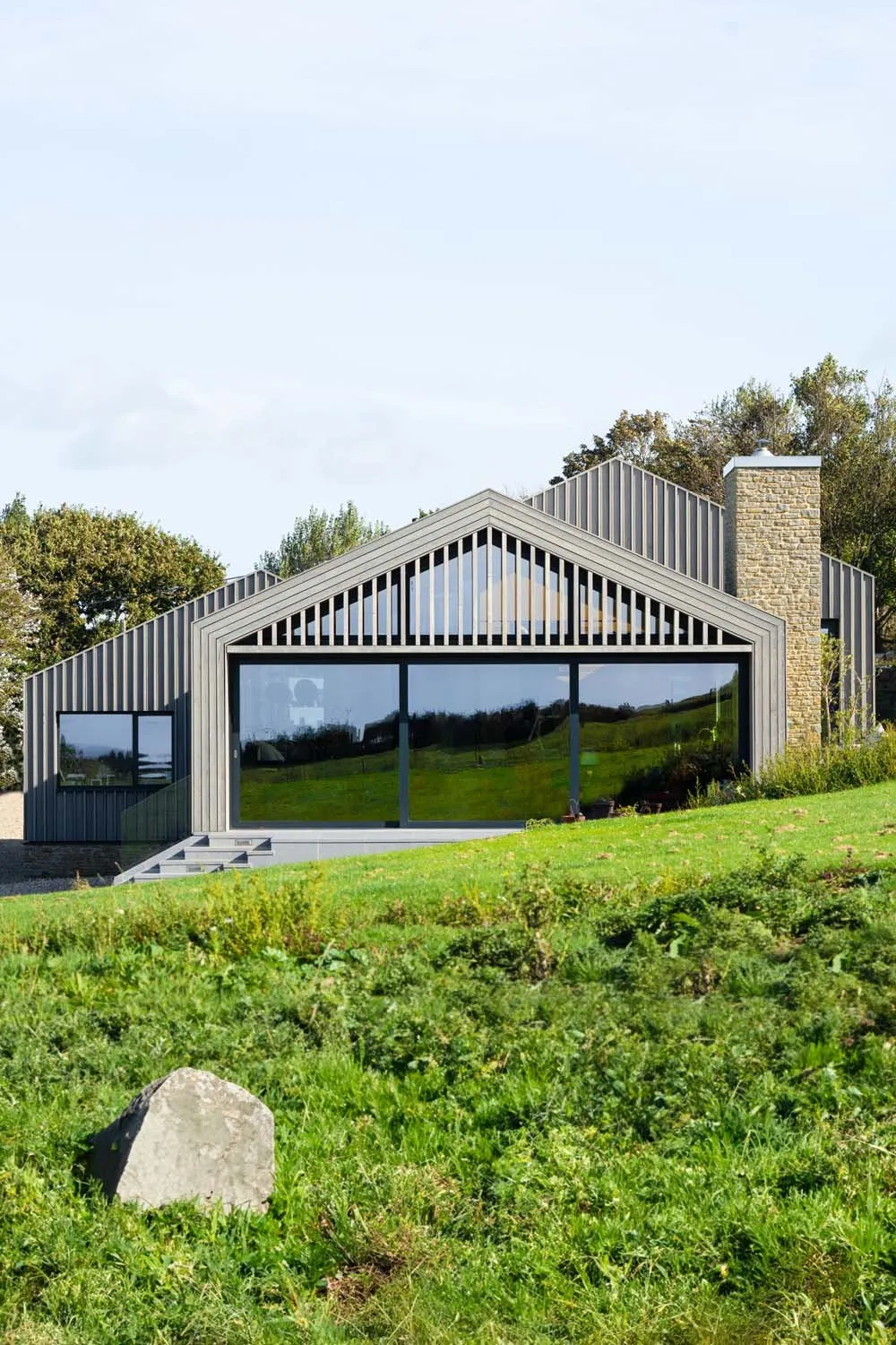 Modern Barn, Dorset, Jurassic Coast &mdash; External rear