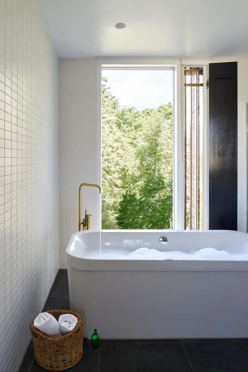Modern Detached, Harpenden, AL5 &mdash; Bathroom open window