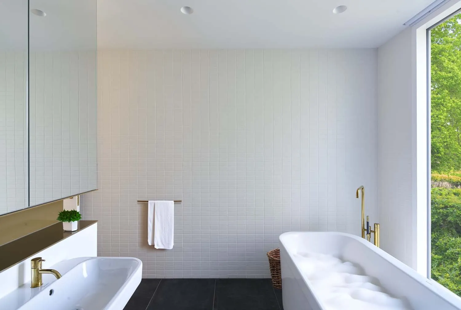 Modern Detached, Harpenden, AL5 &mdash; Bathroom