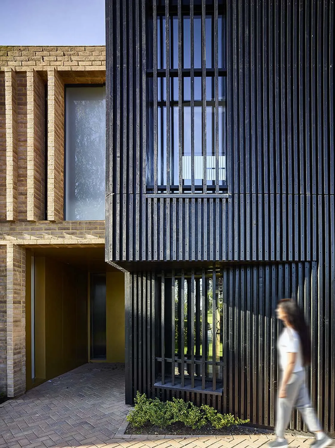 Modern Detached, Harpenden, AL5 &mdash; Entrance person