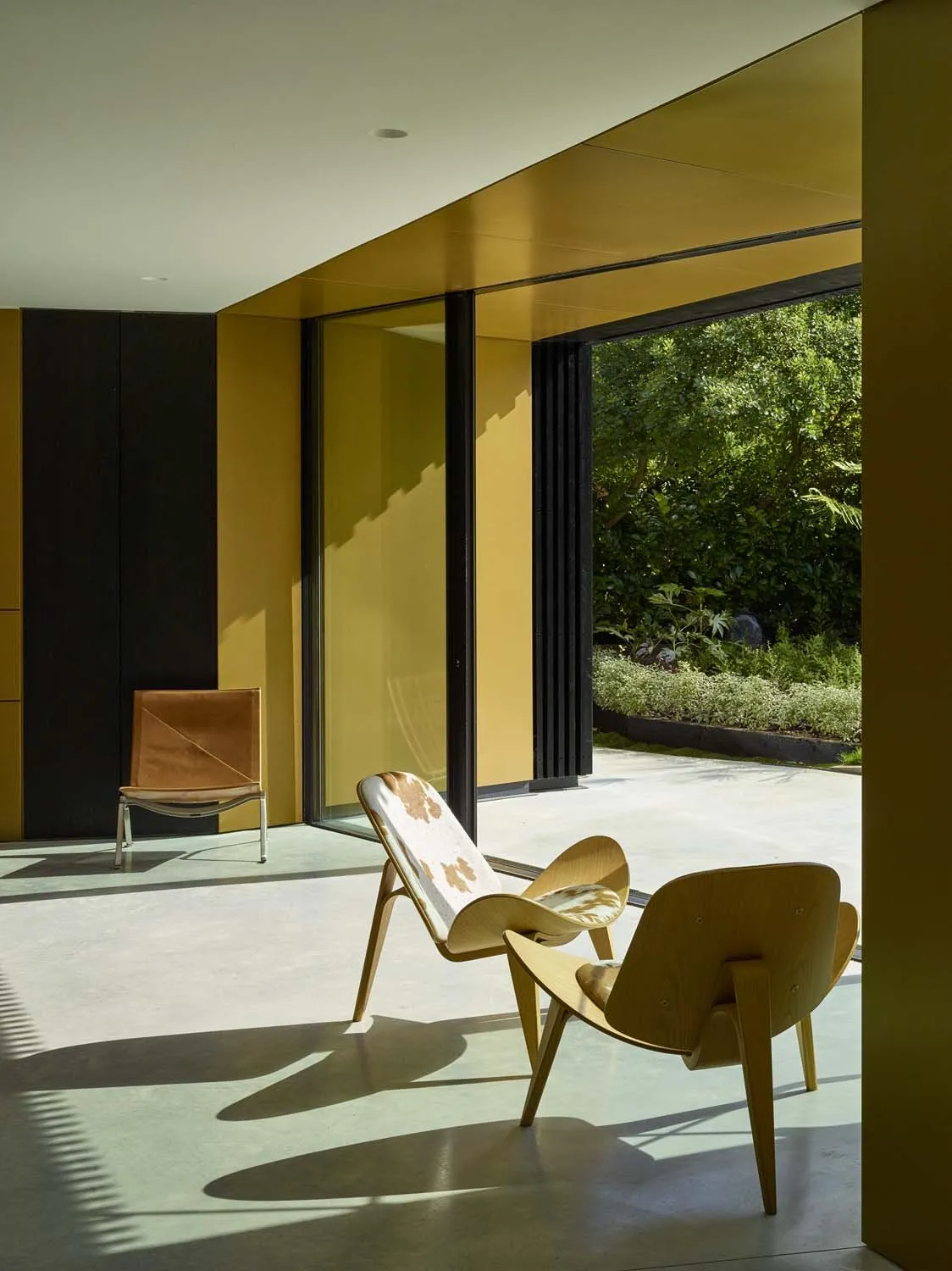 Modern Detached, Harpenden, AL5 &mdash; Garden entrance light