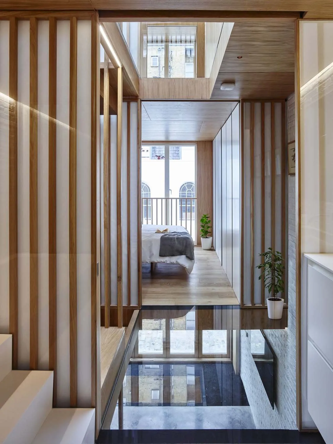 Modern Mews, Paddington, W2 &mdash; Glass landing view