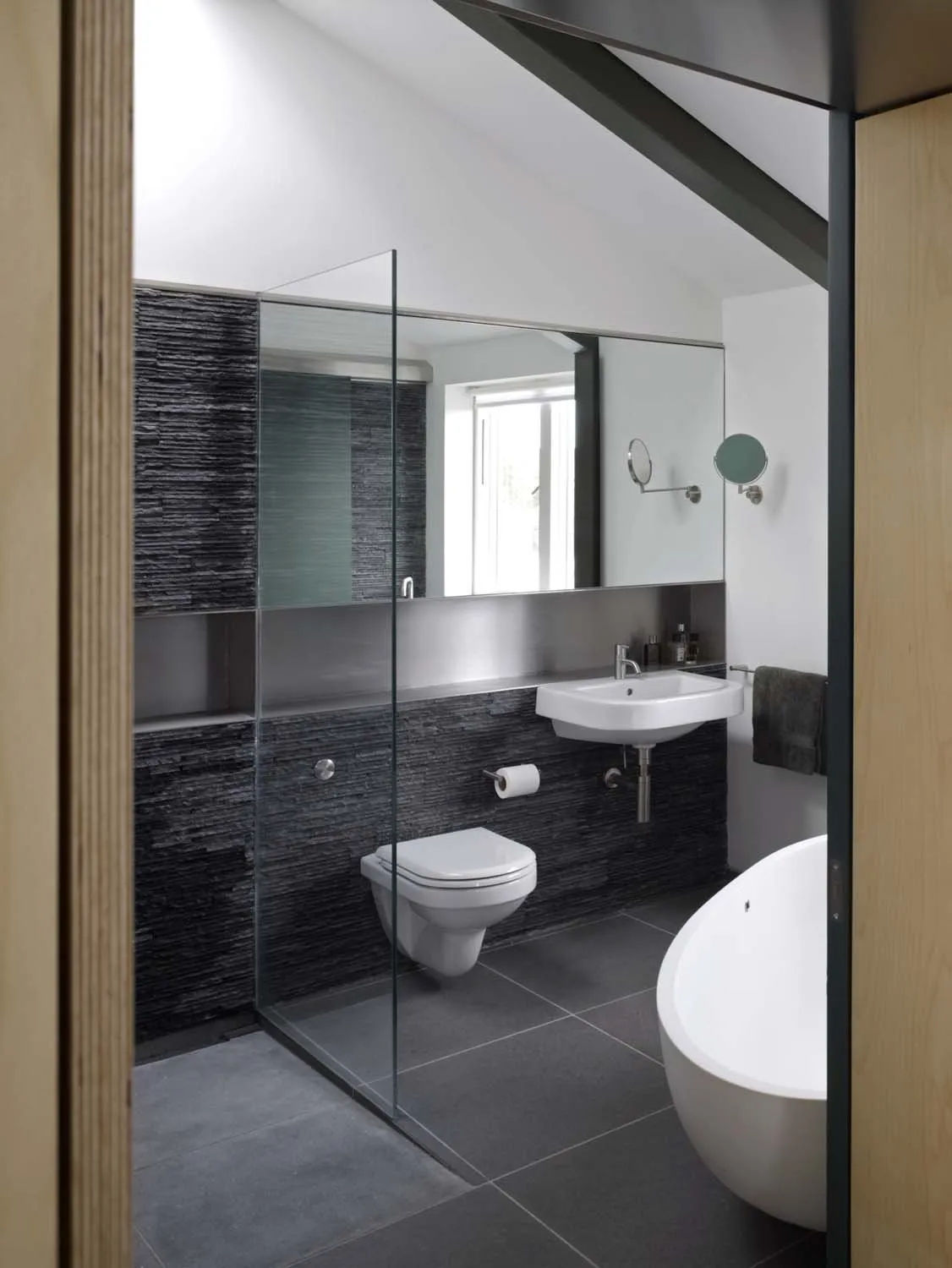 Sky House, Camden, NW1 &mdash; Bathroom entrance
