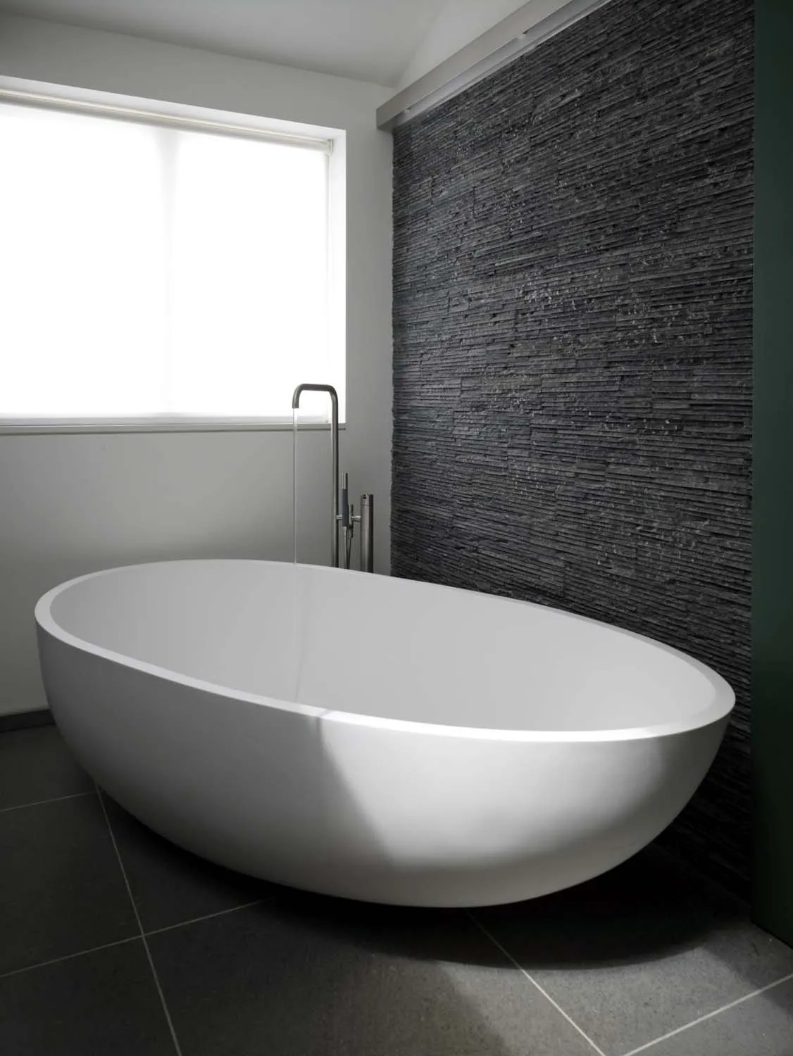 Sky House, Camden, NW1 &mdash; Bathtub